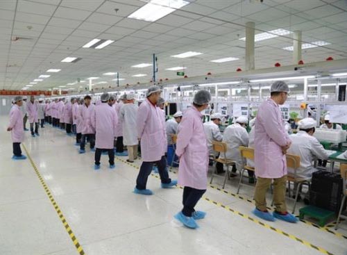 小米充電器自動(dòng)包膜機(jī)生產(chǎn)實(shí)物圖 小米充電器自動(dòng)包膜機(jī)生產(chǎn)實(shí)物圖